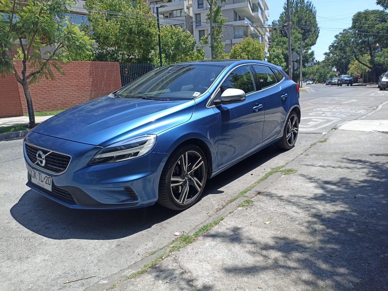 Volvo v40 2017