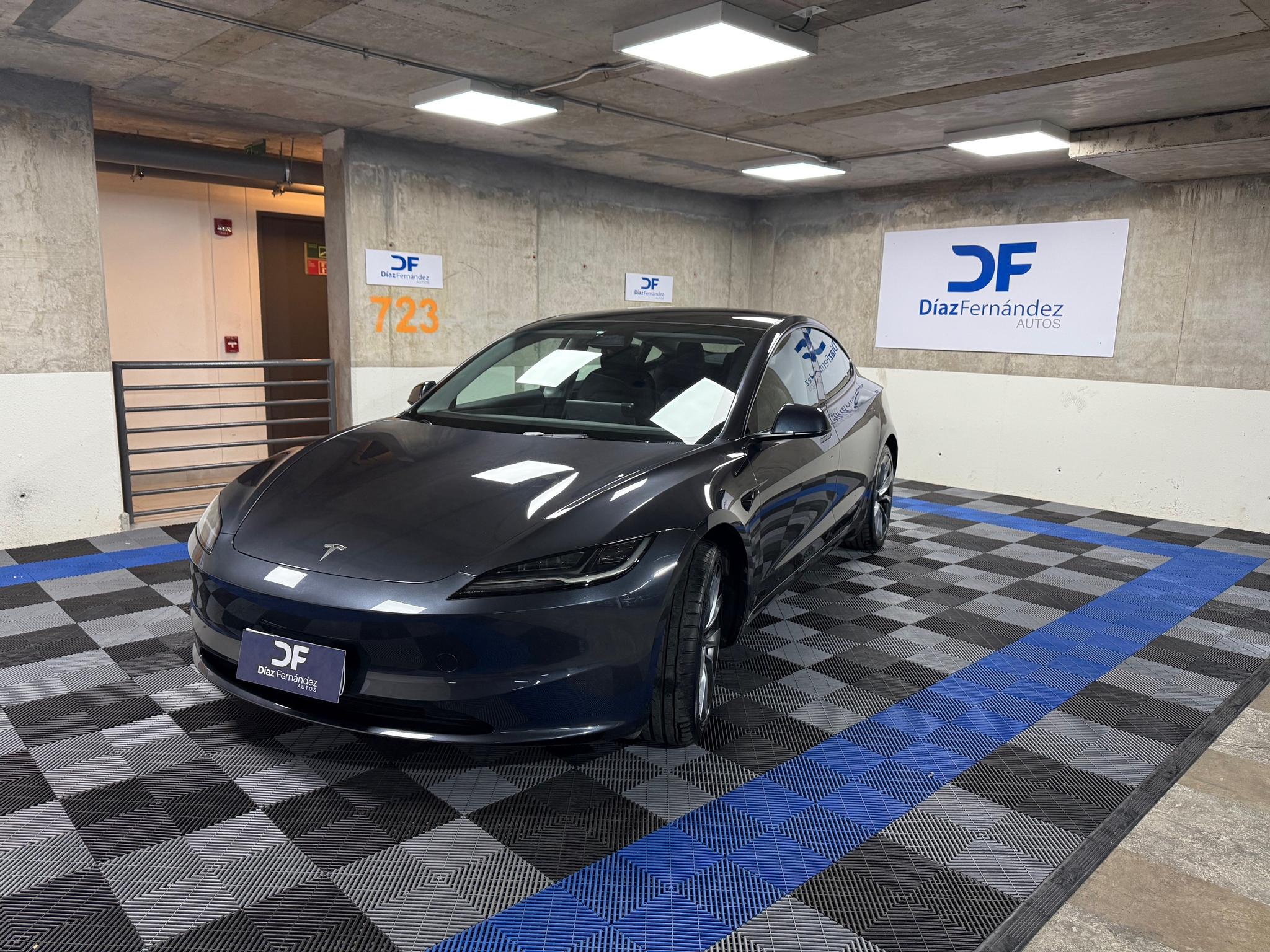 Tesla MODEL 3  2024
