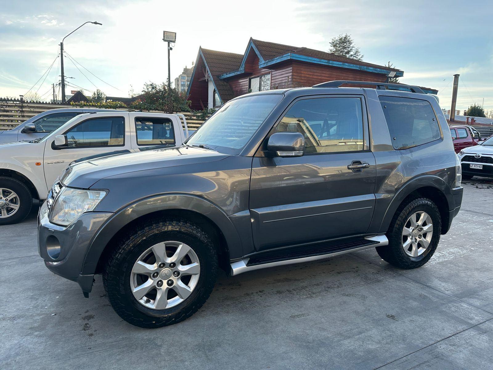 Mitsubishi MONTERO 2014