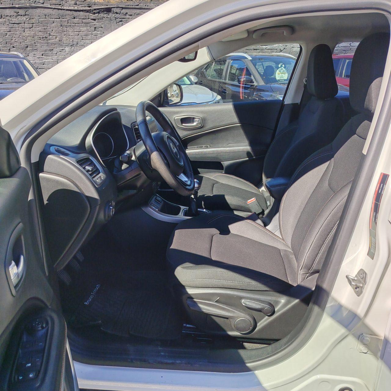 Jeep Compass — foto 8 de 40