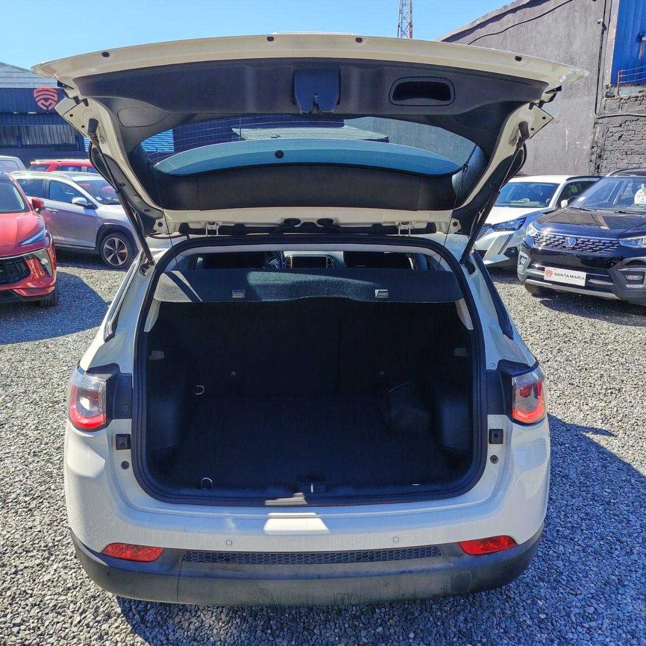 Jeep Compass — foto 11 de 40