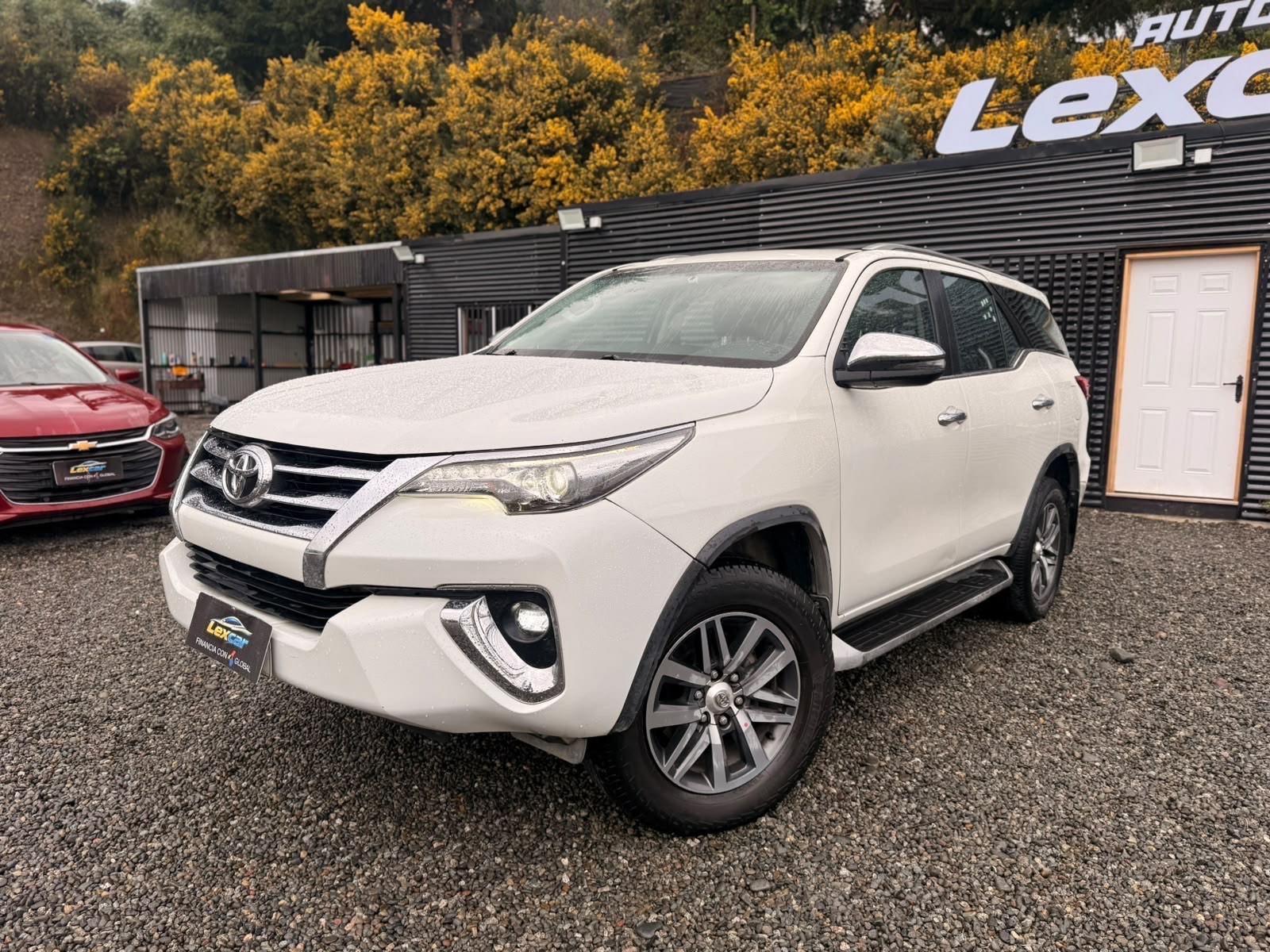TOYOTA FORTUNER 2018