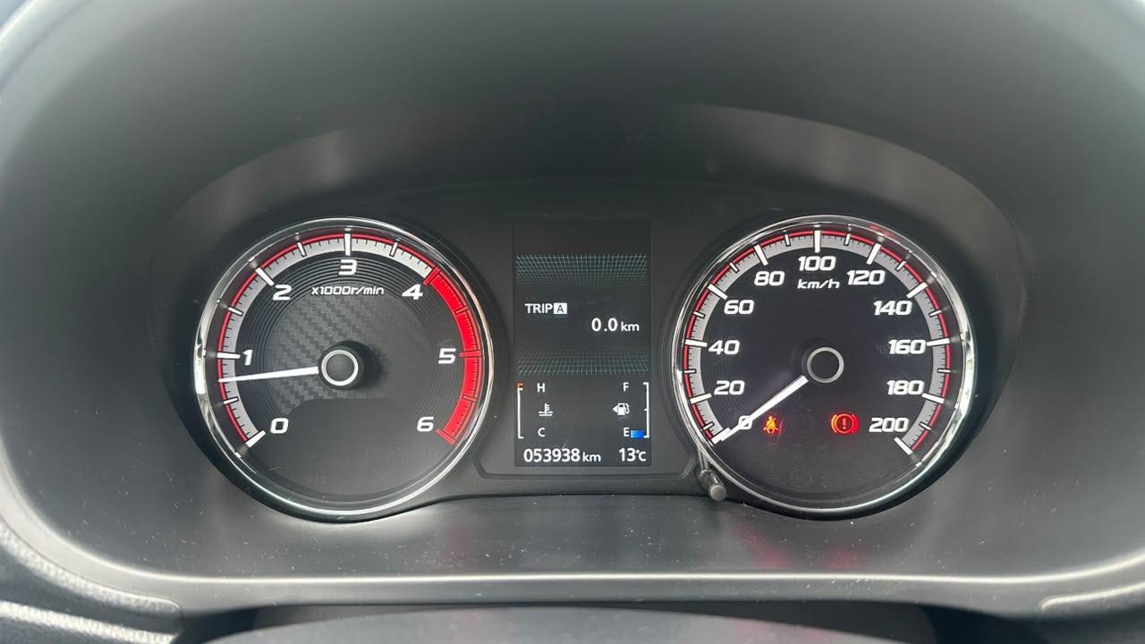 Mitsubishi L200 — foto 14 de 22