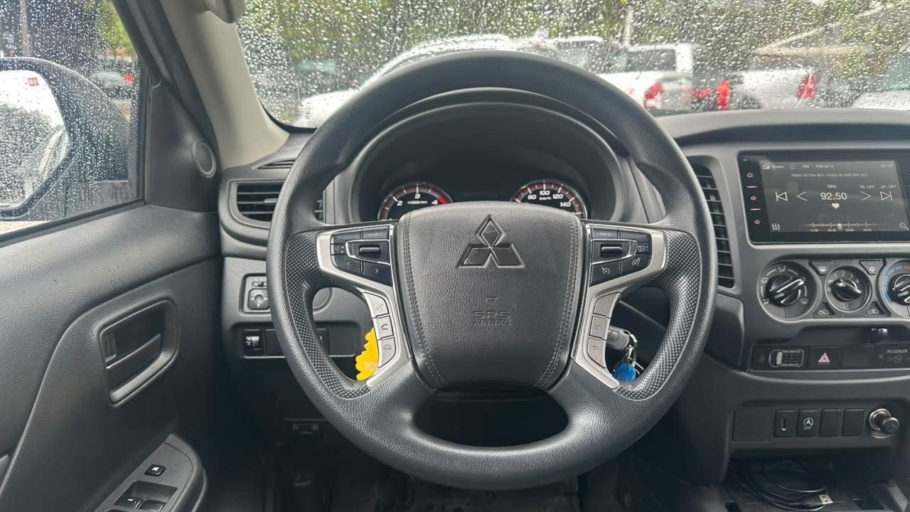 Mitsubishi L200 — foto 13 de 22