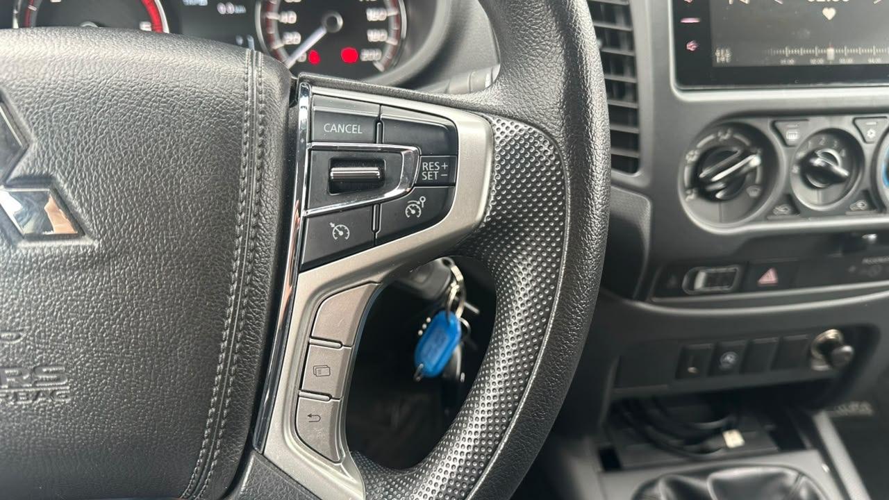 Mitsubishi L200 — foto 15 de 22