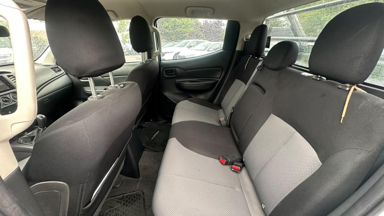 Mitsubishi L200 — foto 22 de 22